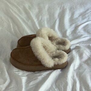 Ugg slippers. Color chestnut. Amazing condition. Size 8 women’s